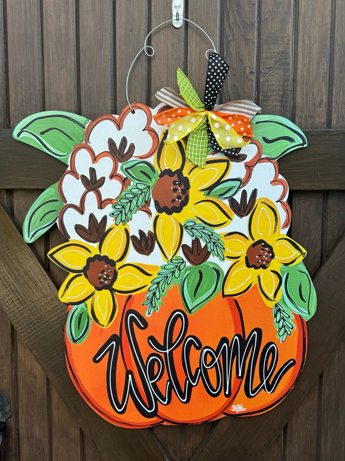 Welcome Pumpkin w White/Yellow Flowers Doorhanger