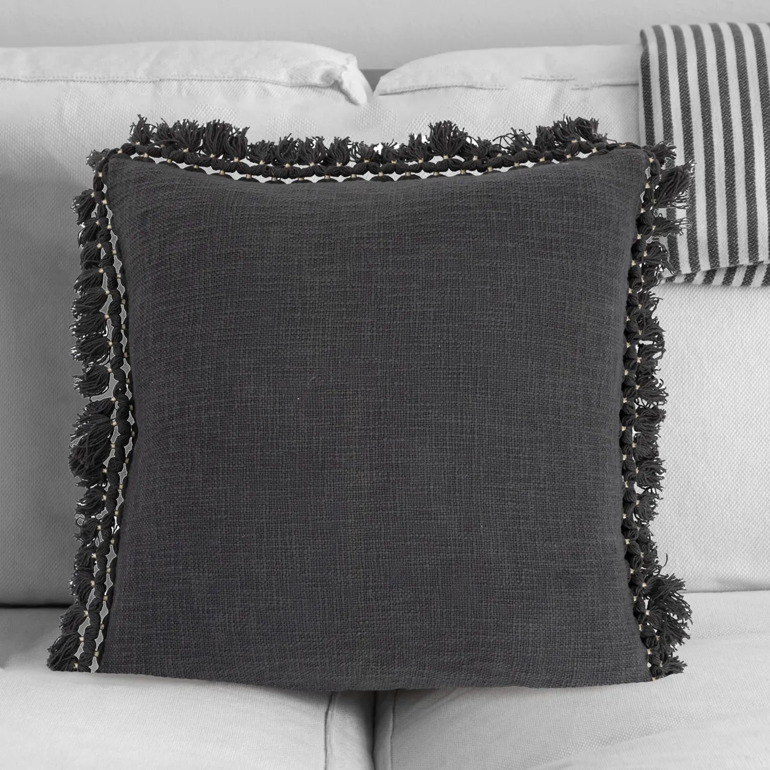 DF5554PMC-20&quot; Black Tassel Pillow