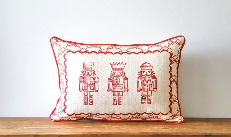 Red Bow Nutcrackers+Piping
