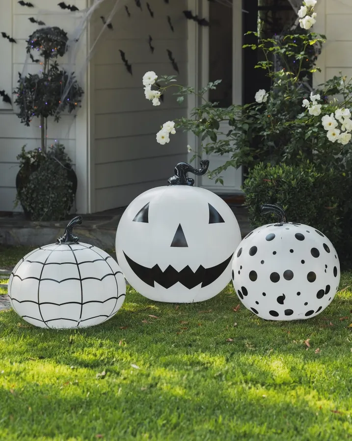 Black/White Halloween Pumpkins
