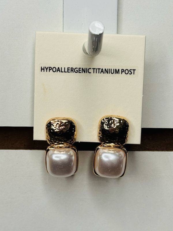 VG Julie Earrings-Pearl