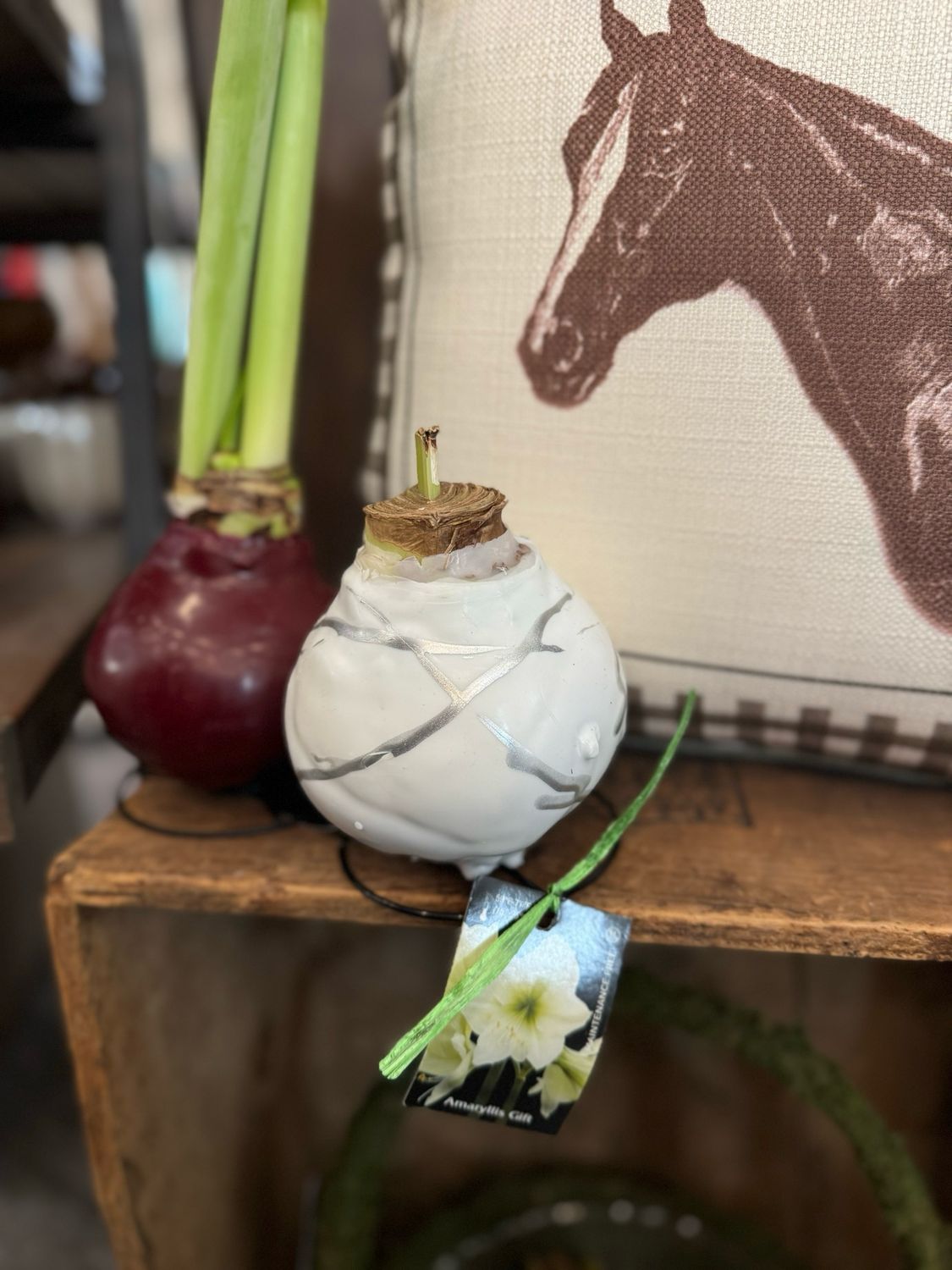 VG Luna White w/Silver Splatter