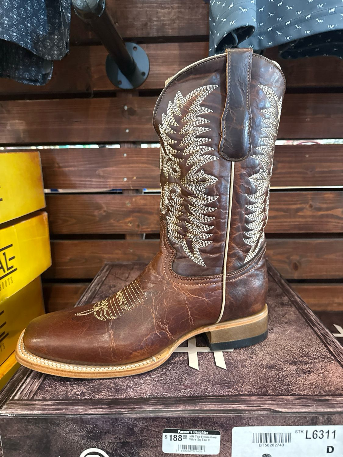 MN Tan Embroidery Wide Sq Toe