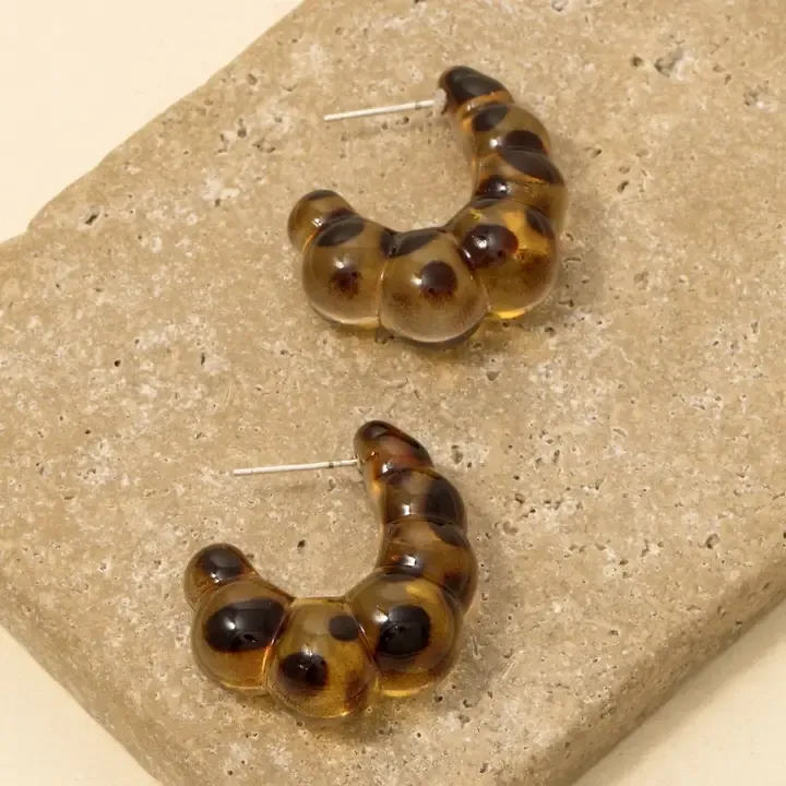 VG Tortoise Shell Oval Hoop Earrings