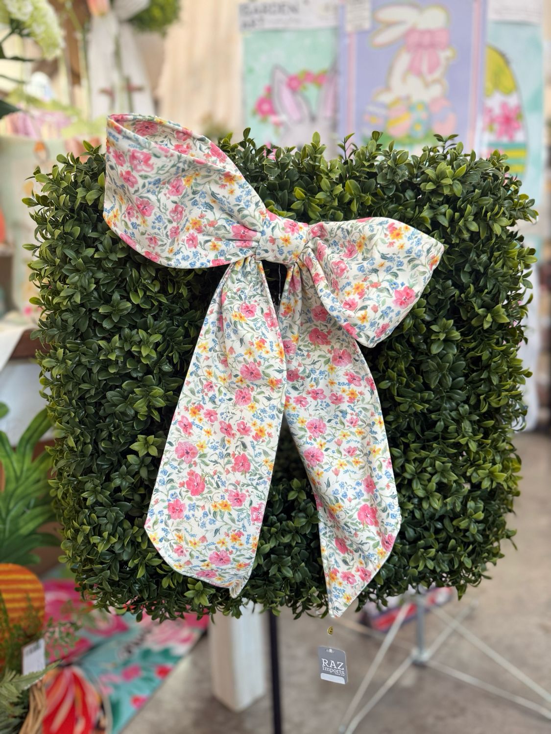 VG 20" Boxwood Square Wreath