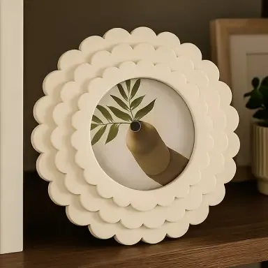 Ivory Resin Round Scallop Frame 4x4