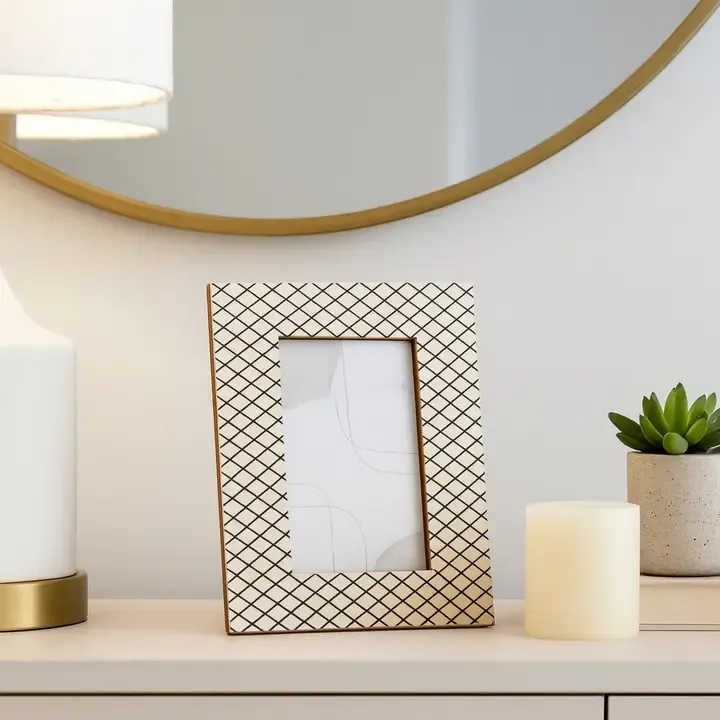 Diamond Pattern Black 4x6 Frame