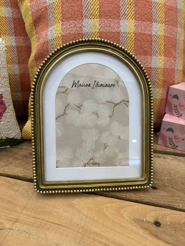 Gold 5x7 Matted Beaded Arch Frame