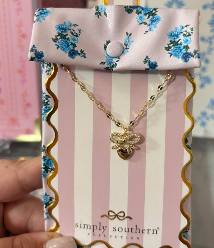 RM Simply Southern Necklace BowHeart