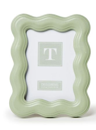 VG Green 5x7 Wavy Wood Frame