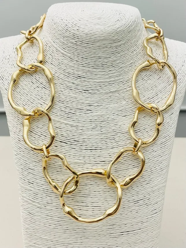 VG Chic Gold Pebble Link Necklace