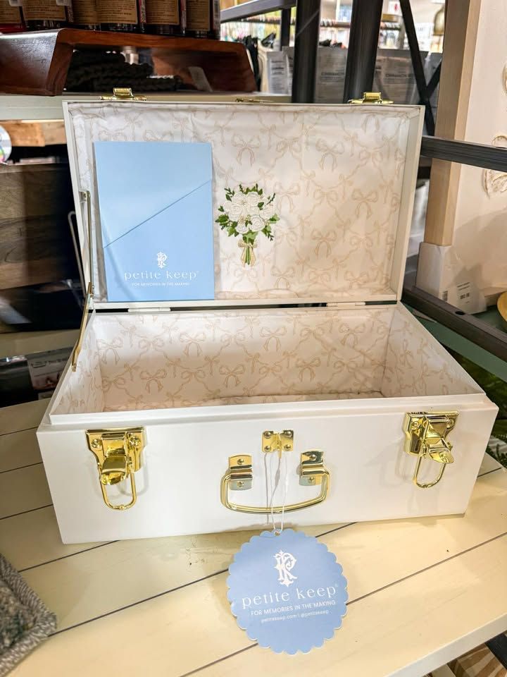 Mini White Trunk-Briarcliff -Bouquet