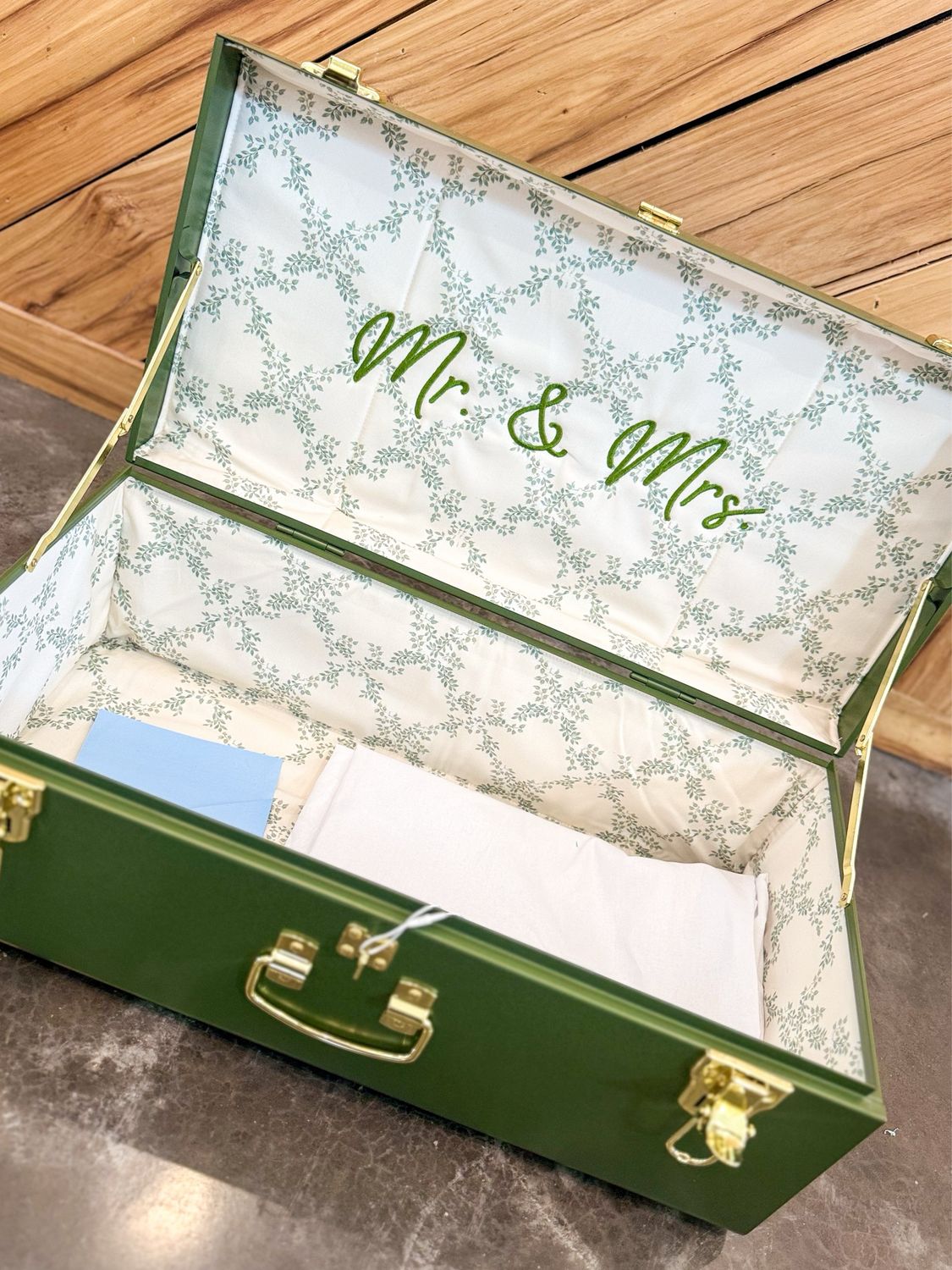 Petite Green Trunk-Ivy Trail (Mr. &amp; Mrs.)