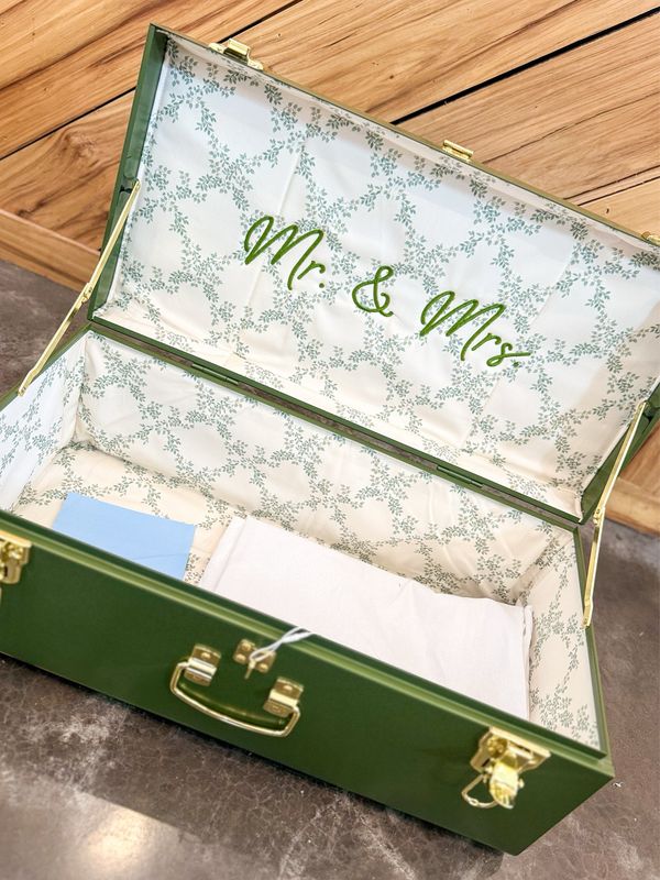 Petite Green Trunk-Ivy Trail (Mr. &amp; Mrs.)