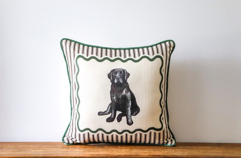 Black Lab Wiggle Pillow + Piping