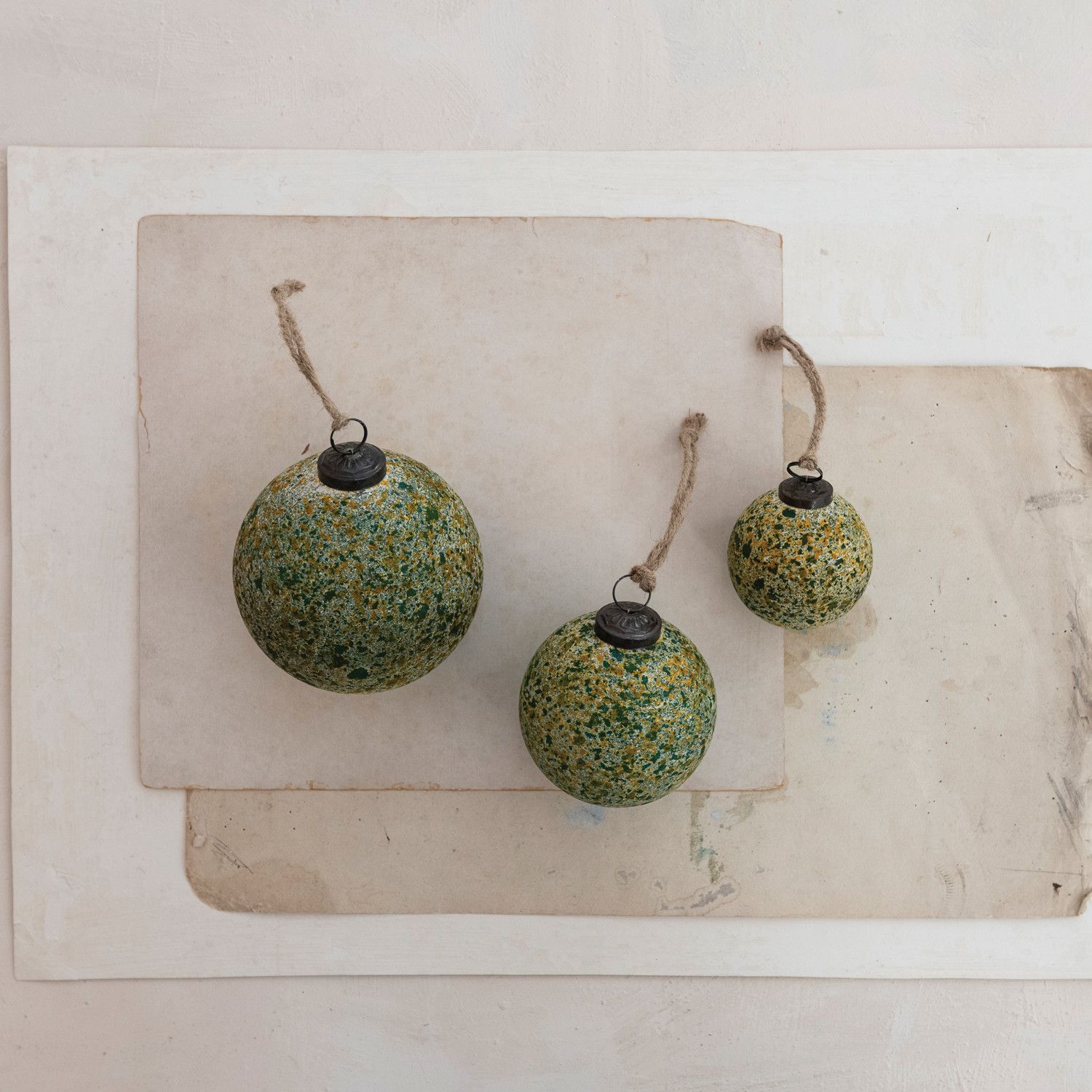 XT0094-Large Green/Gold Glass Ball Ornament