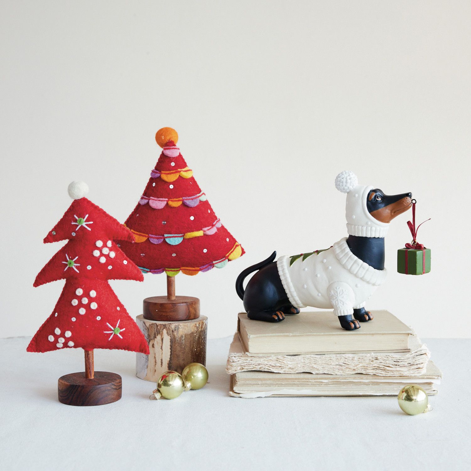 XT1643-Daschund Sweater Gift Box