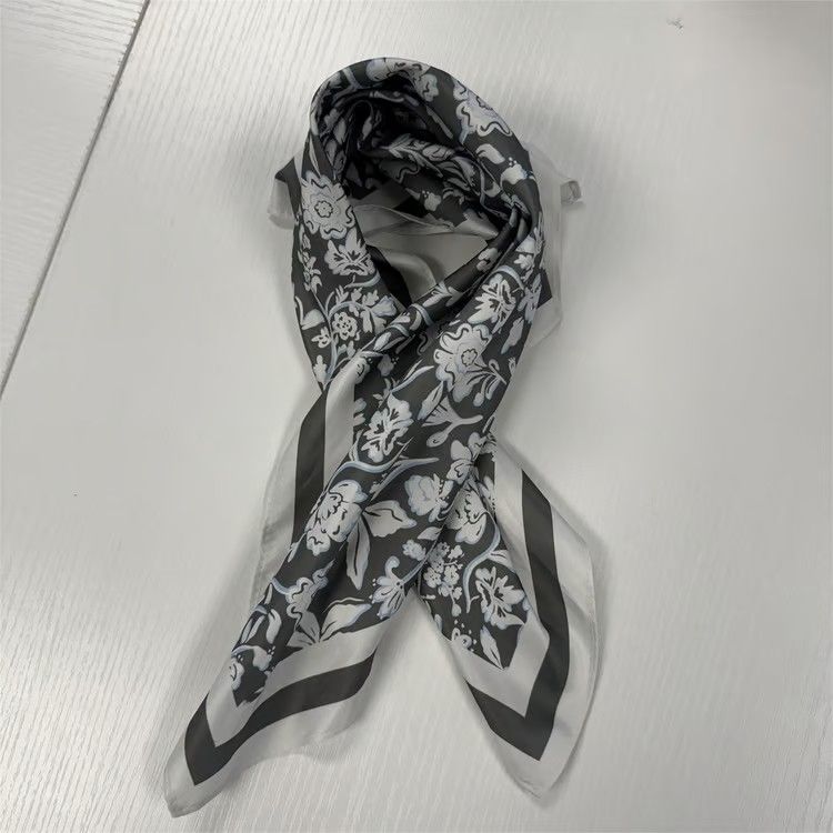 Painted Trillium Drew Scarf