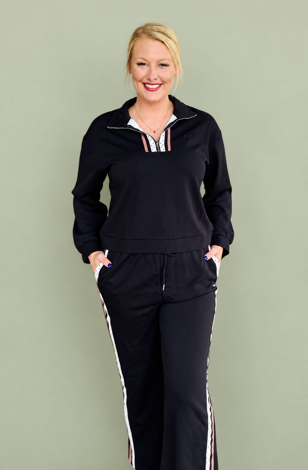VG Black Dot Pullover