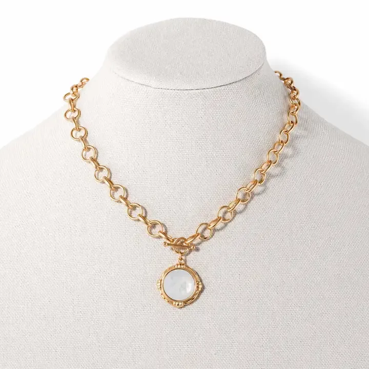 VG Gold Chain w White Stone Circle Charm Necklace