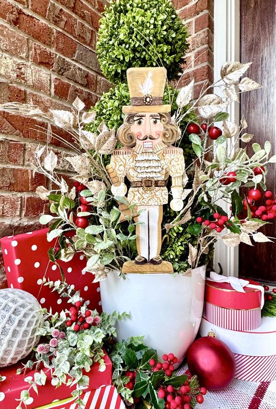 VG Gold Chinoiserie Nutcracker