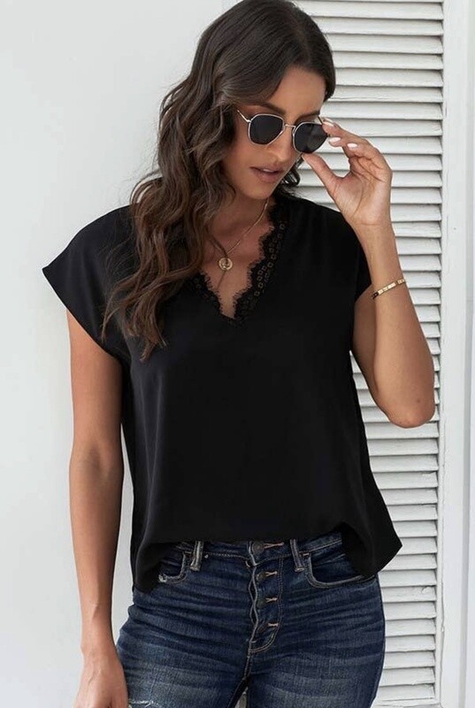 LACE NECKLINE SHORT SLEEVE BLOUSE