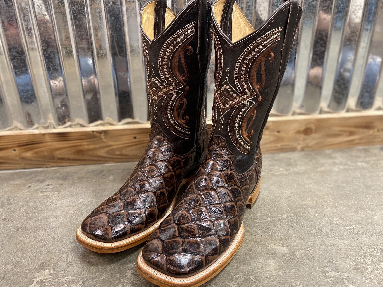 PIRARUCU PRINT - BROWN