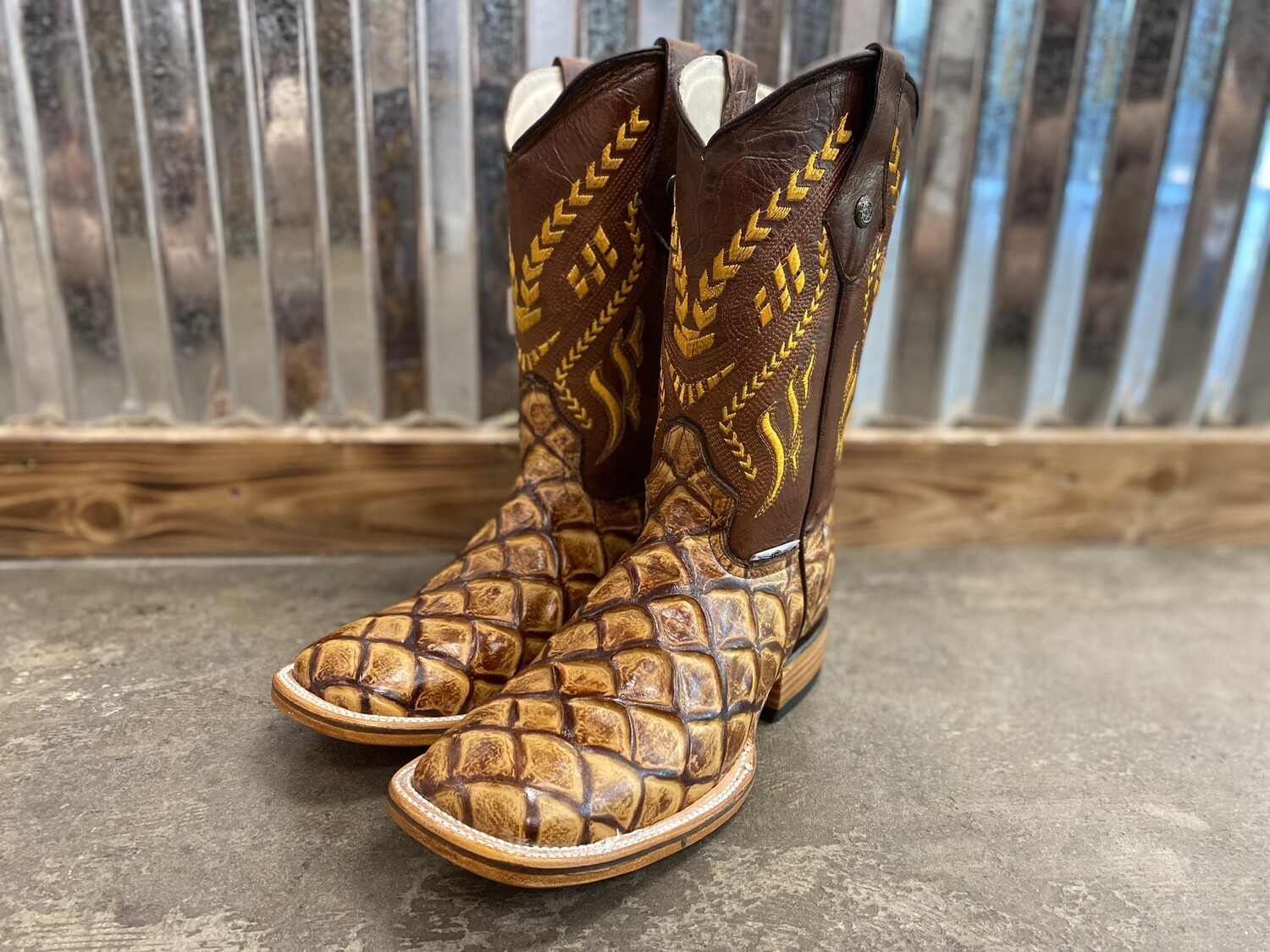 MEN'S PIRARUCU PRINT BOOTS - LIGHT BROWN
