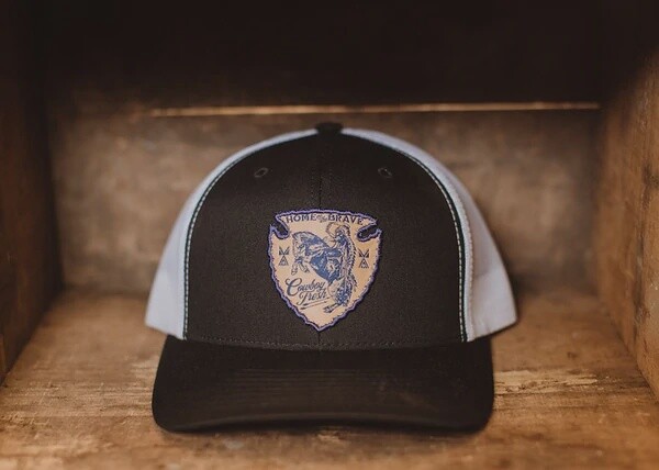 CURVED BILL TRUCKER BLACK/WHITE ARROWHEAD