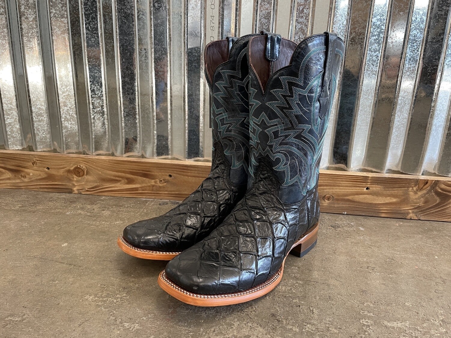 MEN'S GENUINE COWHIDE PIRARUCU PRINT LEATHER - BLACK