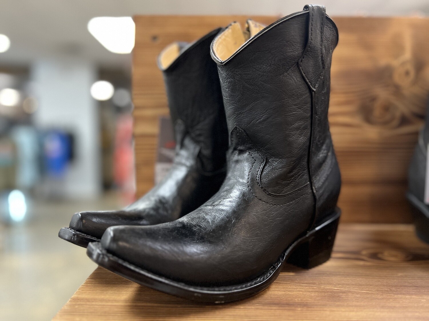 BLACK LEATHER BOOTIES