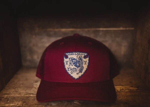 CURVED BILL TRUCKER CRANBERRY ARROWHEAD