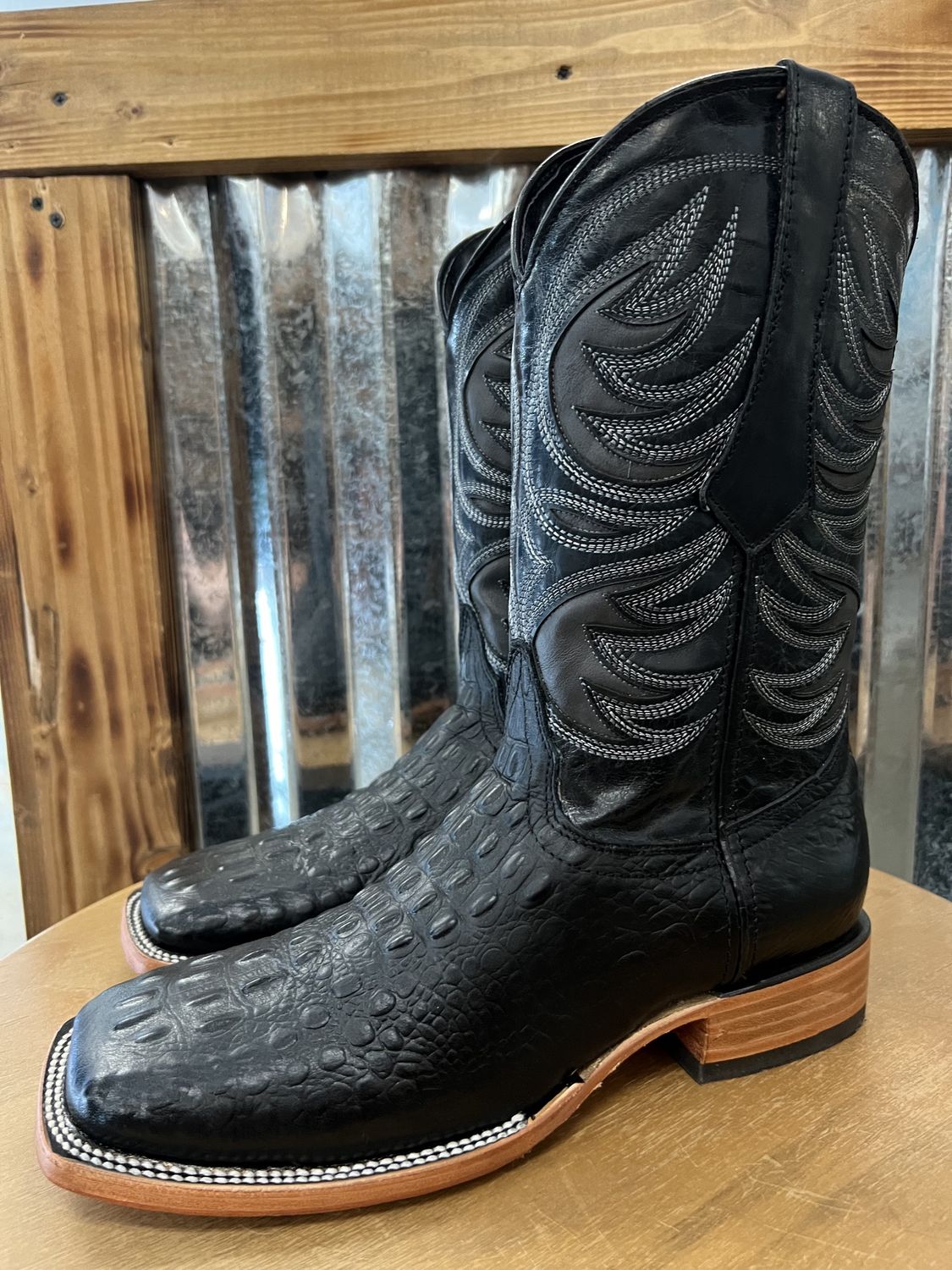 Mens Black Alligator Prints