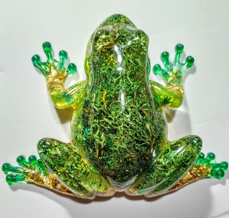 Resin green moss frog