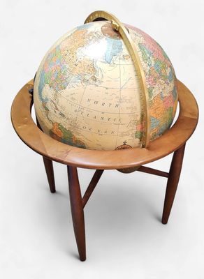 Finley 20" Illuminated Floor Heirloom - Replogle Globes