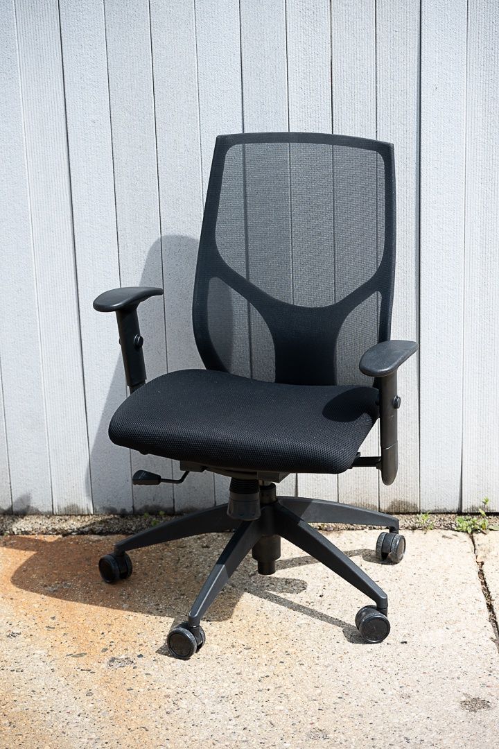 Black Mesh Task Chair