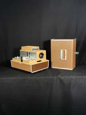 Vintage Argus 300 Model 38 Automatic Slide Projector with Original Case