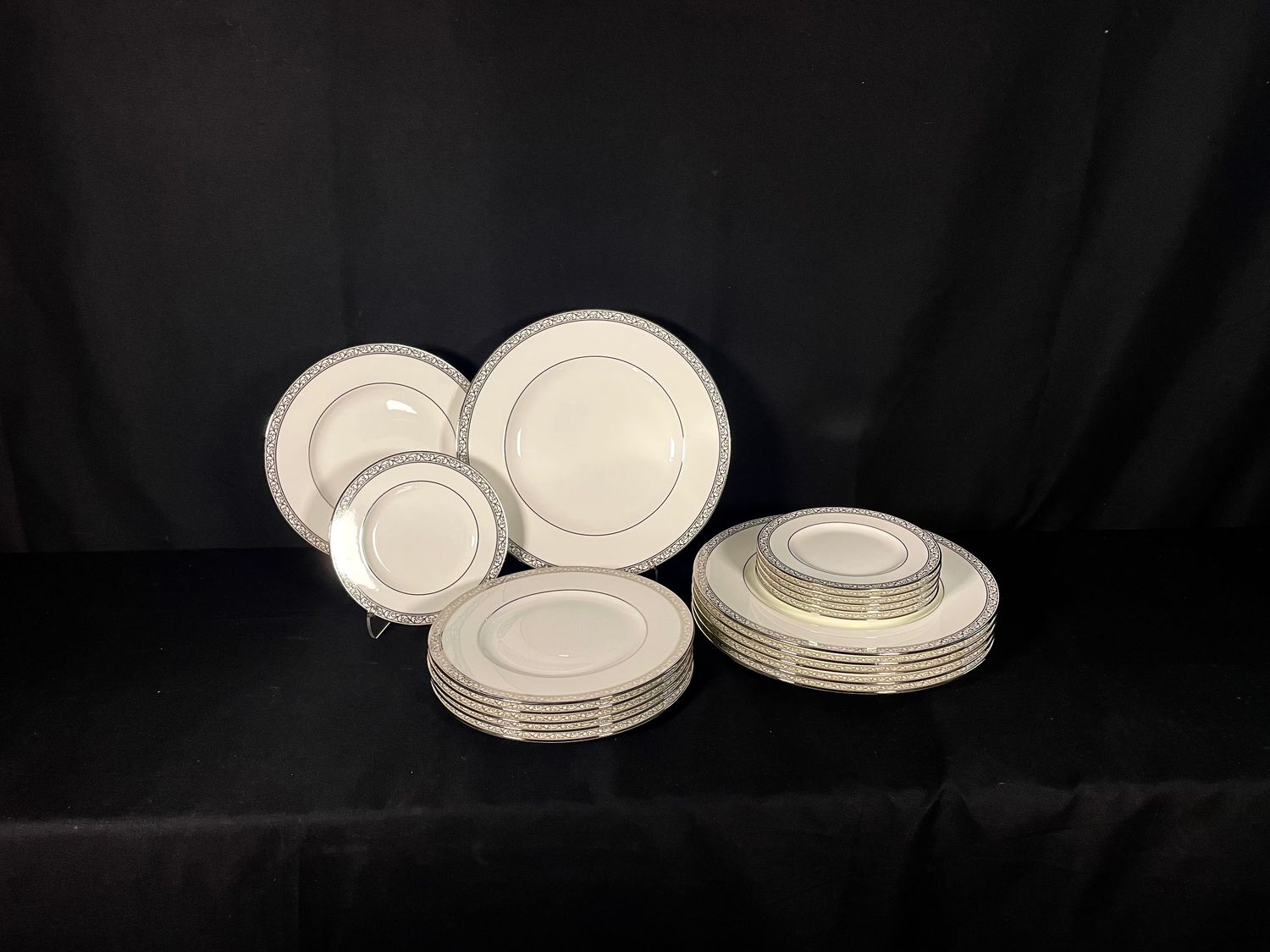 Villeroy &amp; Boch "Eloise" 18 pc Set
