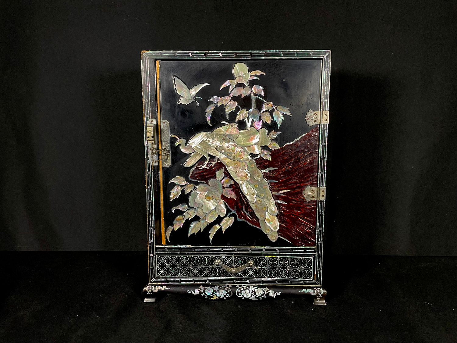 Vintage Korean Mother of Pearl Lacquered Jewelry Box