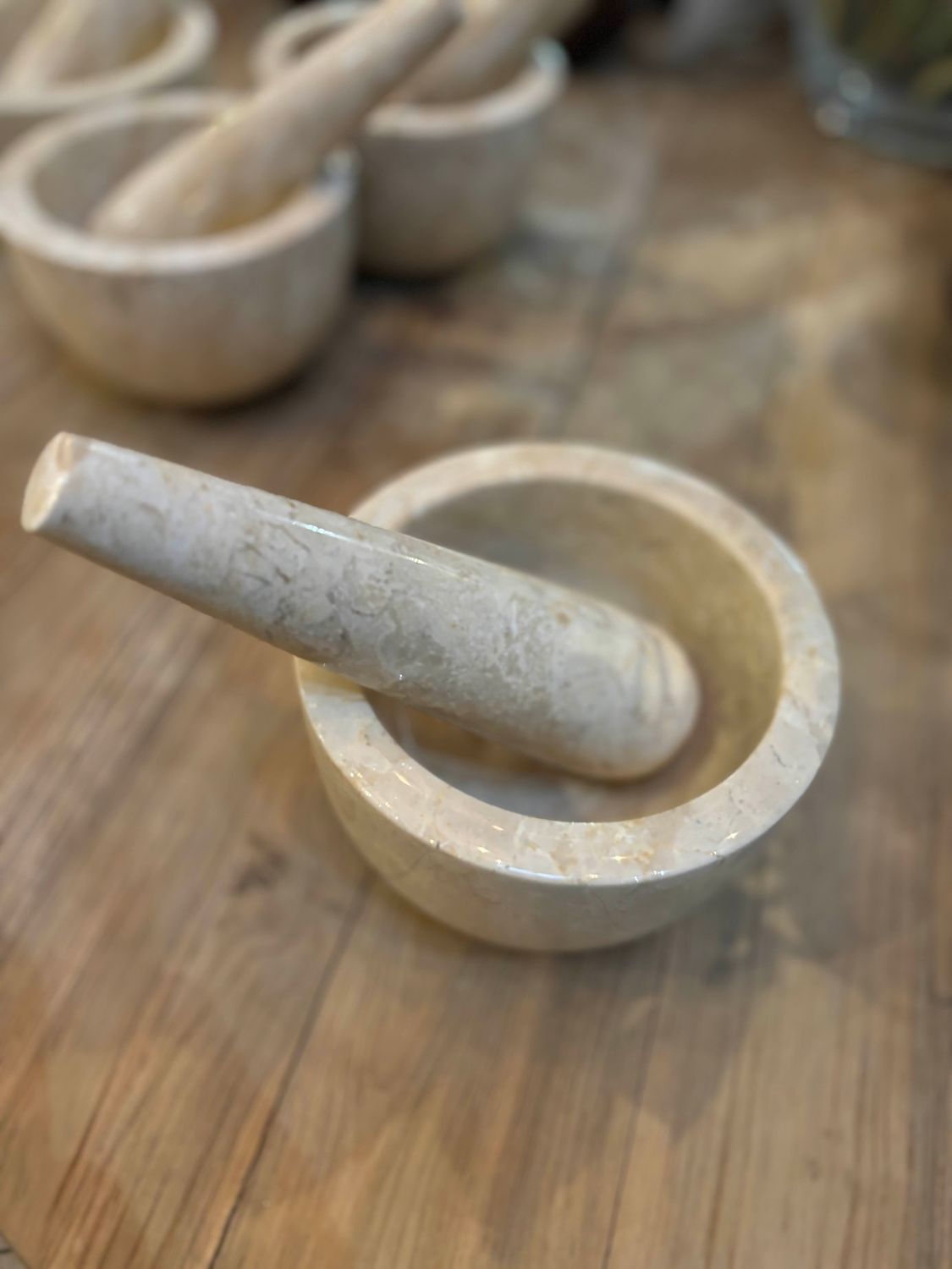 Mortier en bois fossilisé