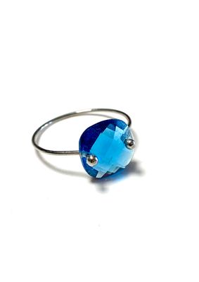 Fijne ring met facetsteen