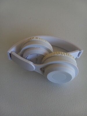 White Digital Wireless Headphones (Free Shipping).