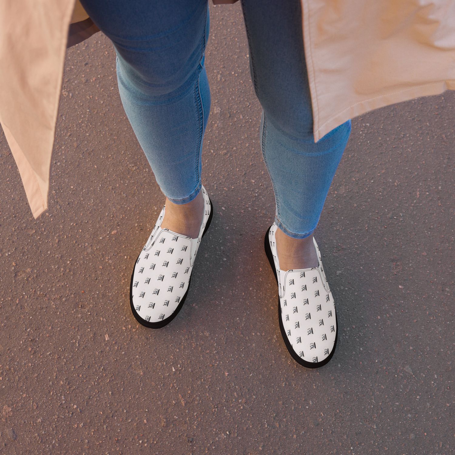 kery2367-damen-slip-on-schuhe-luxury-streetwear-schwarz-vorderseite