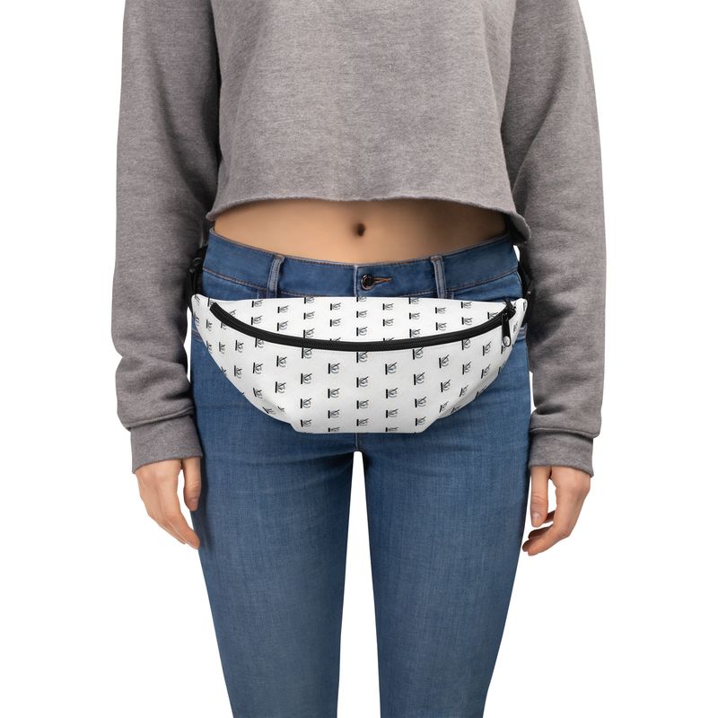 Luxury streetwear-accessoire-unterwegs-getragen-luxury-streetwear-outdoor
