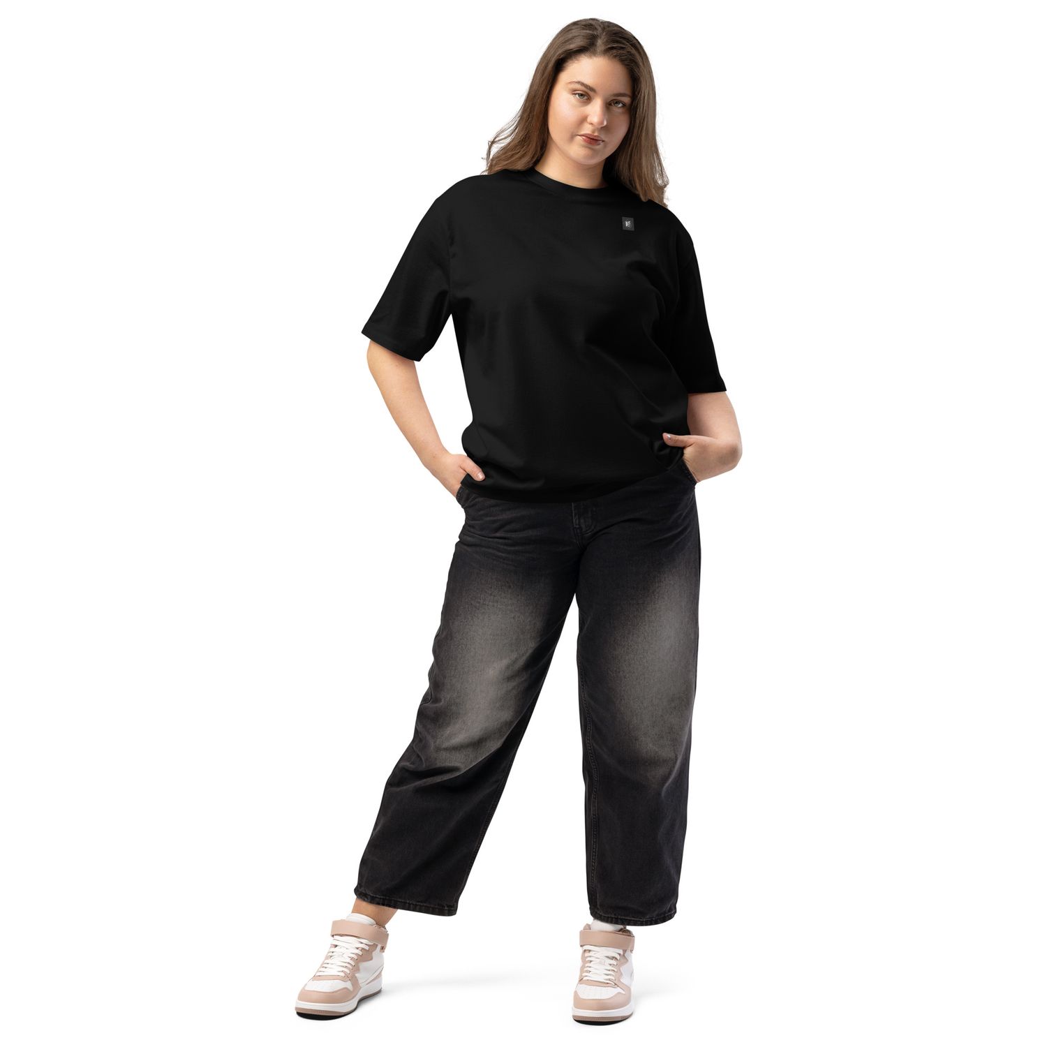 Luxury streetwear-Urban Look mit einem Oversized T-Shirt – ein absolutes Must-Have für Streetwear-Fans.**