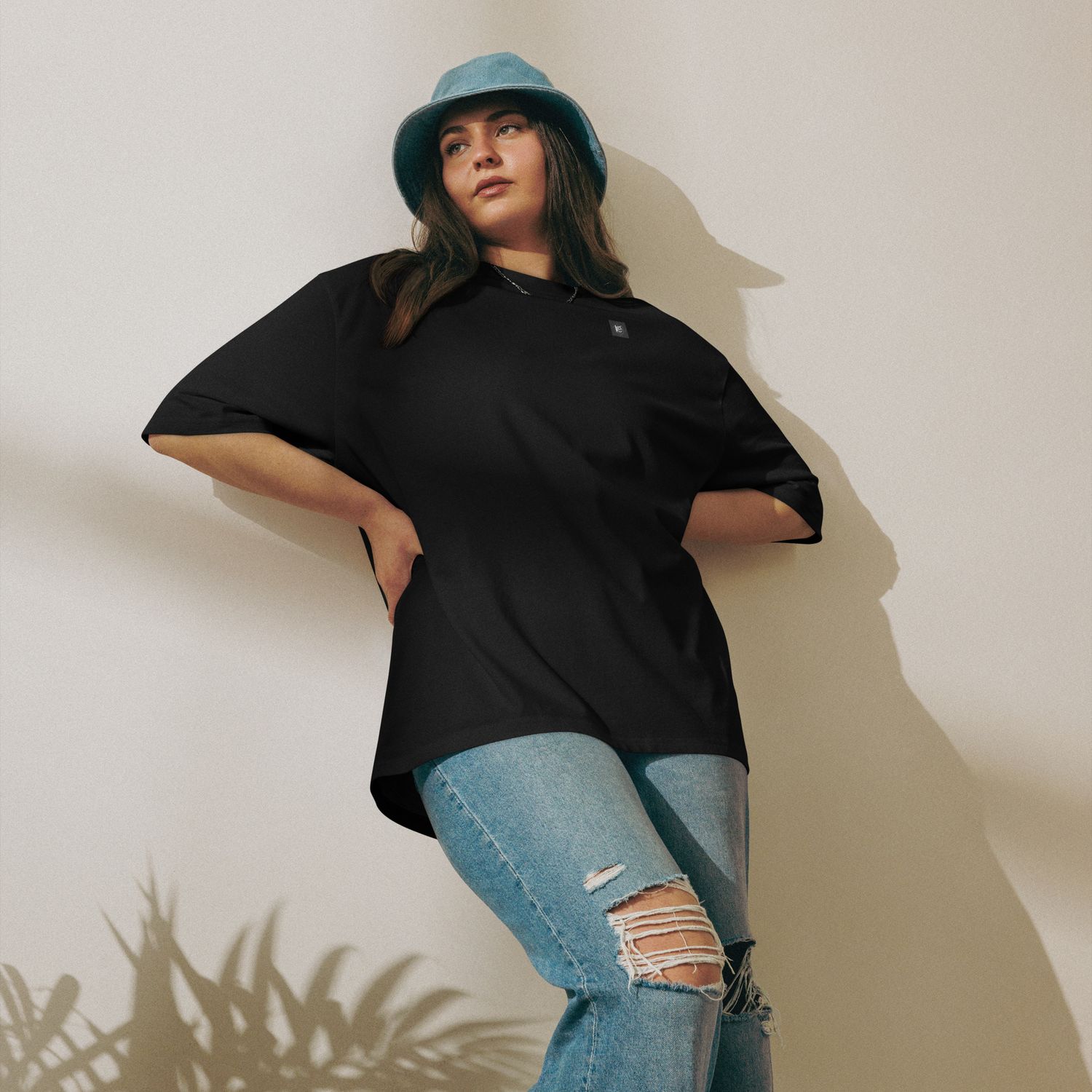 Luxury streetwear-Urban Look mit einem Oversized T-Shirt – ein absolutes Must-Have für Streetwear-Fans.**