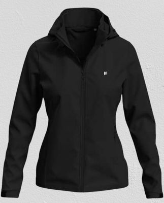 kery2367-damen-softshell-jacke-getragen-stylisch-outdoor-look