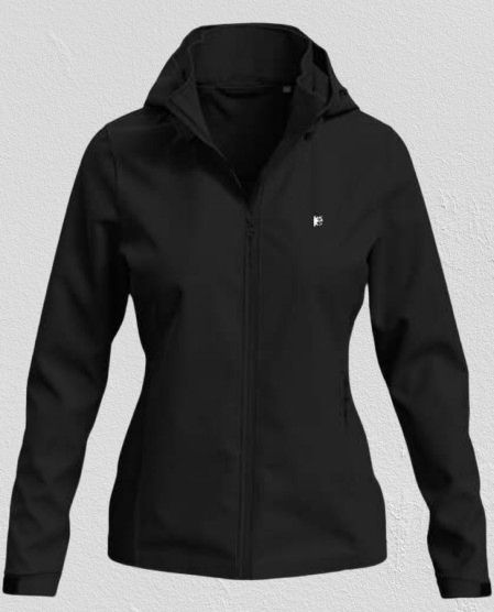 Luxury streetwear--damen-softshell-jacke-getragen-stylisch-outdoor-look