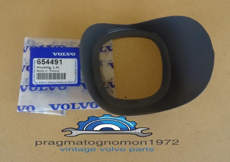 VOLVO AMAZON 120 130 REAR REFLECTOR HOUSING 654491 LEFT SIDE GENUINE VOLVO