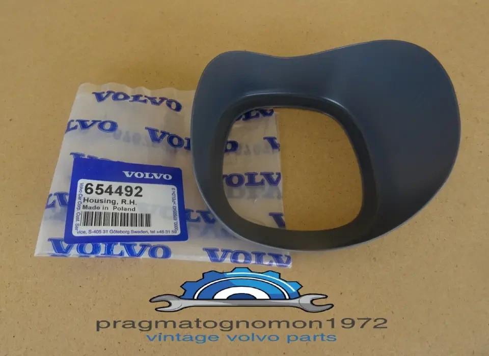 VOLVO AMAZON 120 130 REAR REFLECTOR HOUSING 654492 RIGHT SIDE GENUINE VOLVO
